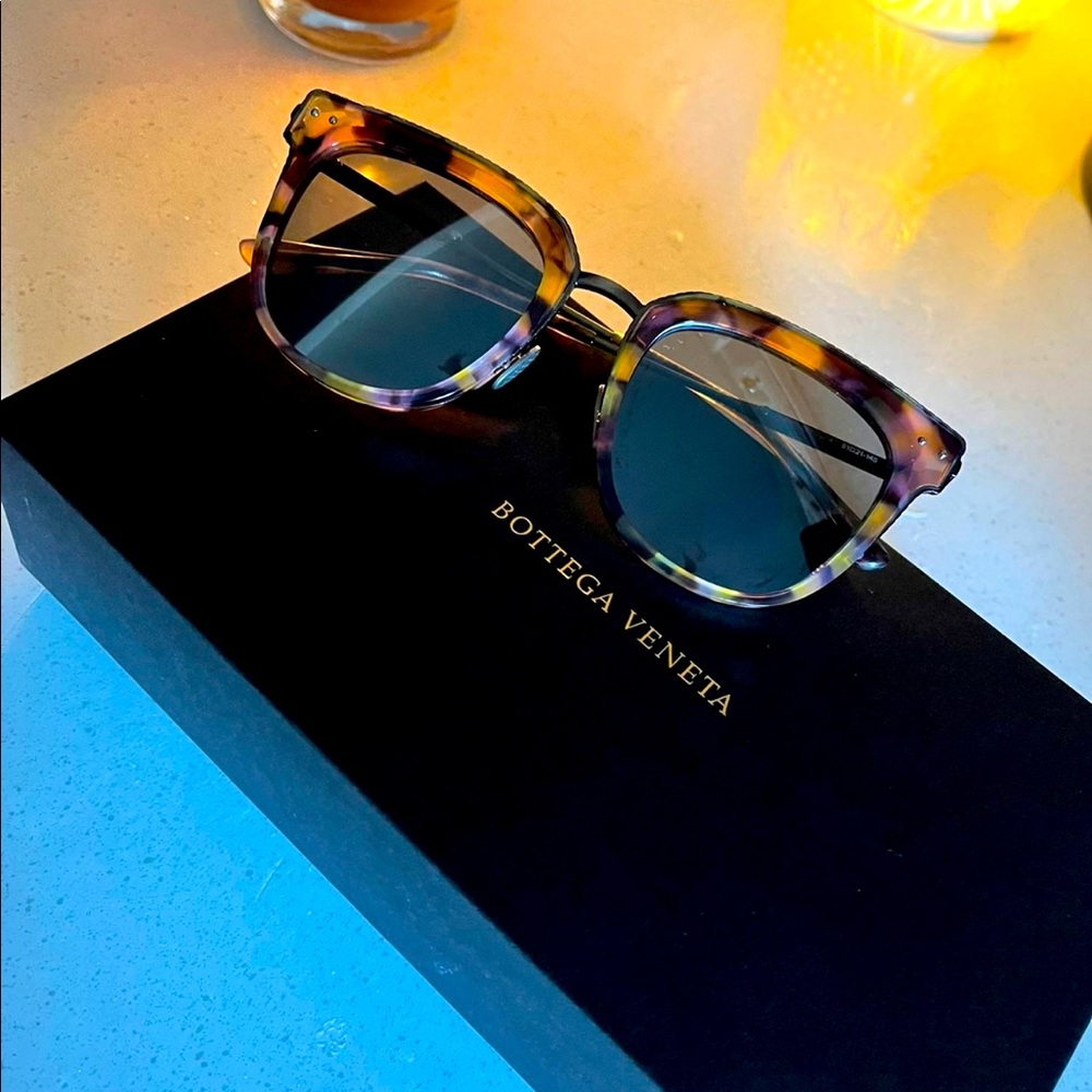 Bottega veneta sunglasses !